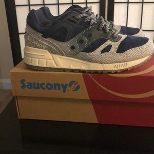 Barley worn blue men’s sz 6 Saucony sneakers